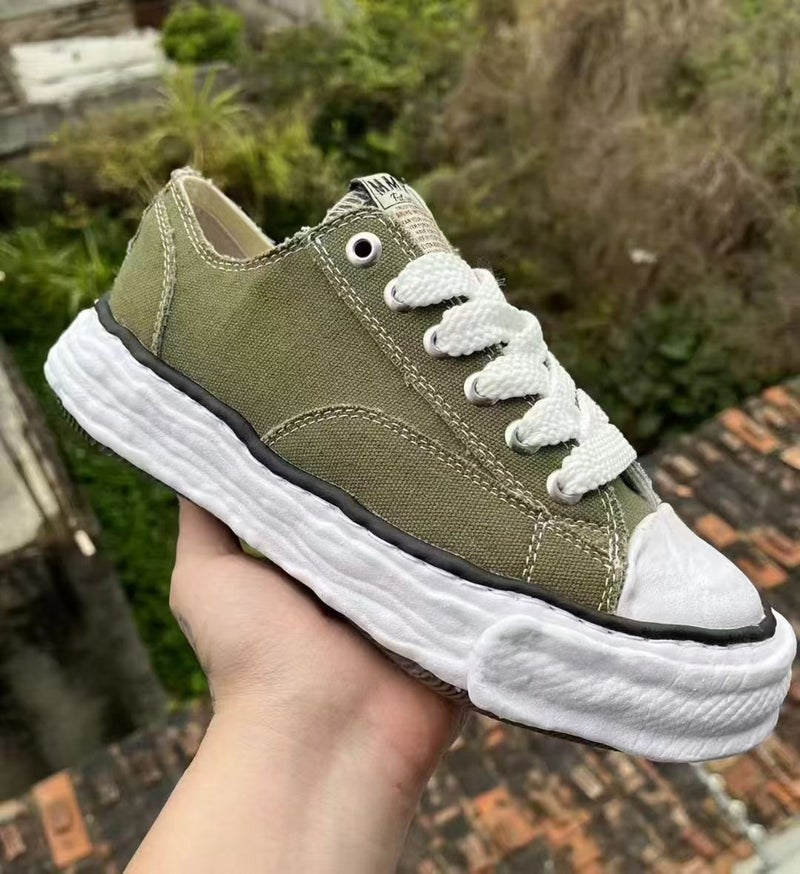 2025 New Foreign Trade Casual Sneakers, White Shoes, Height-Increasing Shoes, Men''s and Women''s Canvas Shoes, Soft-Soled Shoes - Image 1