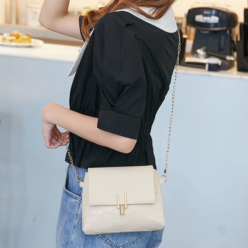 Trend Crocodile Pattern Shoulder Slung Chain Buckle Women'S Bag 2022 Solid Color Leisure Messenger Bag A Generation Of Hair - Image 3