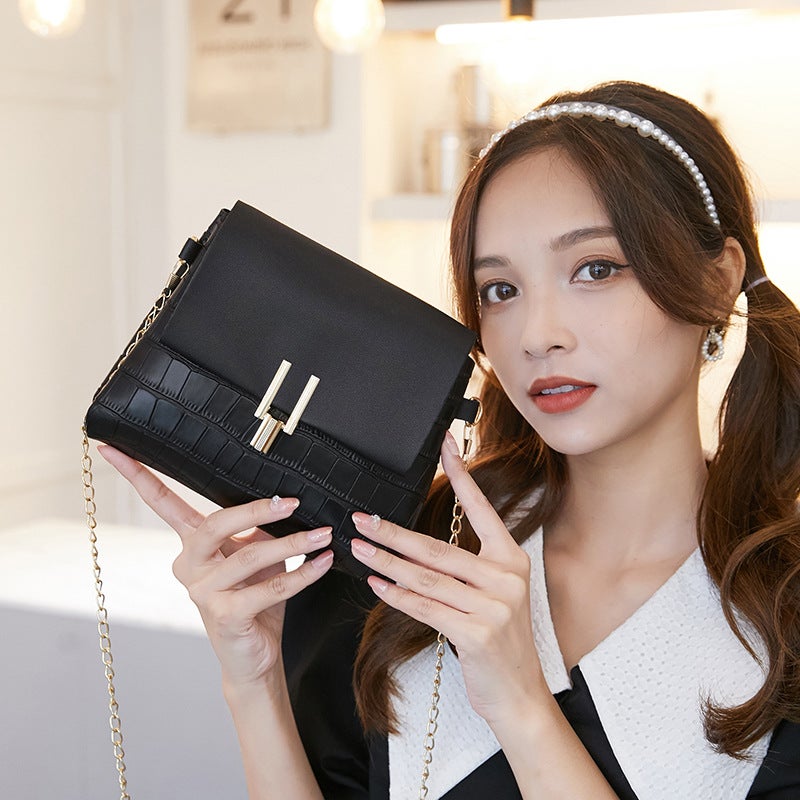 Trend Crocodile Pattern Shoulder Slung Chain Buckle Women'S Bag 2022 Solid Color Leisure Messenger Bag A Generation Of Hair - Image 5