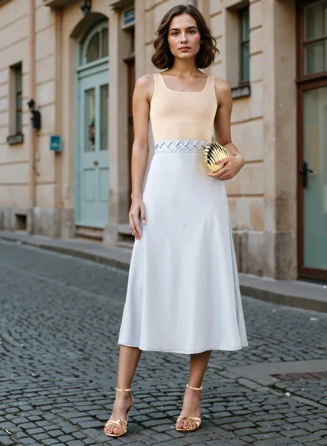 سبلاش فيڤ تنورة ميدي ساتان بتفاصيل خصر مضفرة