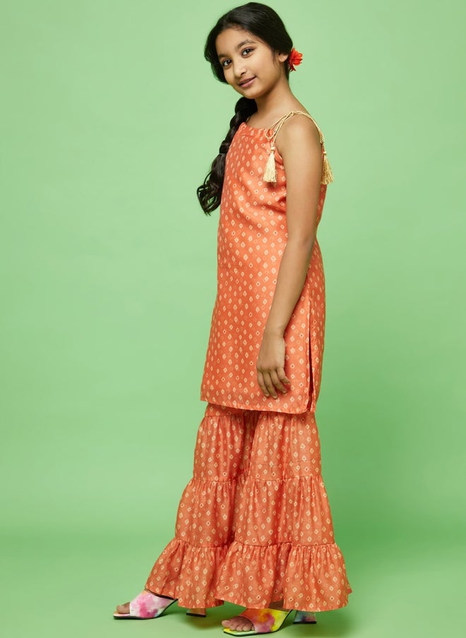 أيه كيه إس طقم كورتا بطبعة بانداني برتقالي للبنات - Image 5