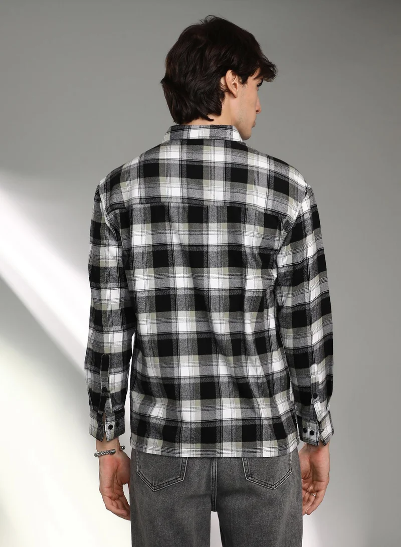 Campus Sutra Campus Sutra Men's Onyx Black & Daisy White Tartan Plaid Shacket For Casual Wear | Spread Collar | Long Sleeve | Button Closure | Shirt Crafted With Comfort Fit For Everyday Wear