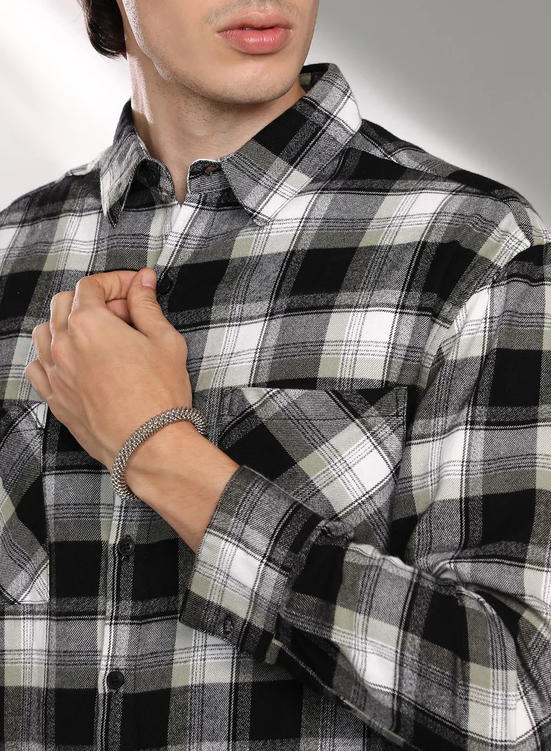 Campus Sutra Campus Sutra Men's Onyx Black & Daisy White Tartan Plaid Shacket For Casual Wear | Spread Collar | Long Sleeve | Button Closure | Shirt Crafted With Comfort Fit For Everyday Wear