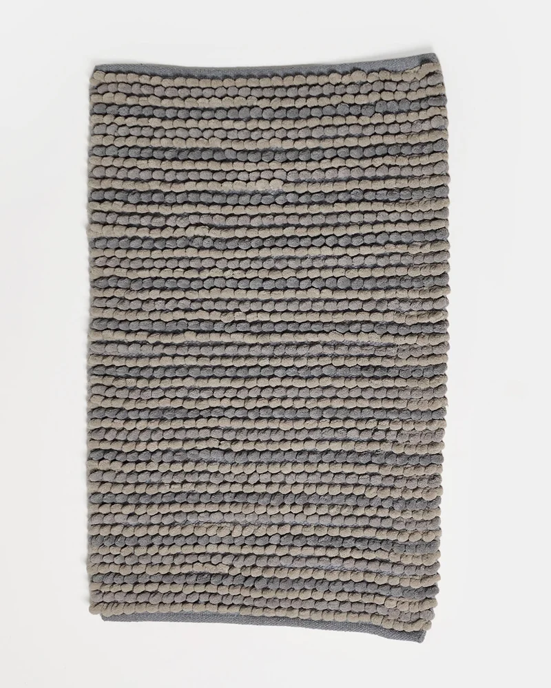 ردتاغ سجادة حمام مخططة باللون الرمادي الفاتح، مقاس 60 × 90 سم