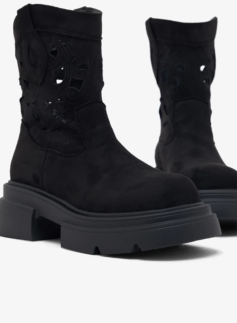 جينجر بوت تشيلسي بكعب عريض مقصوص بالليزر