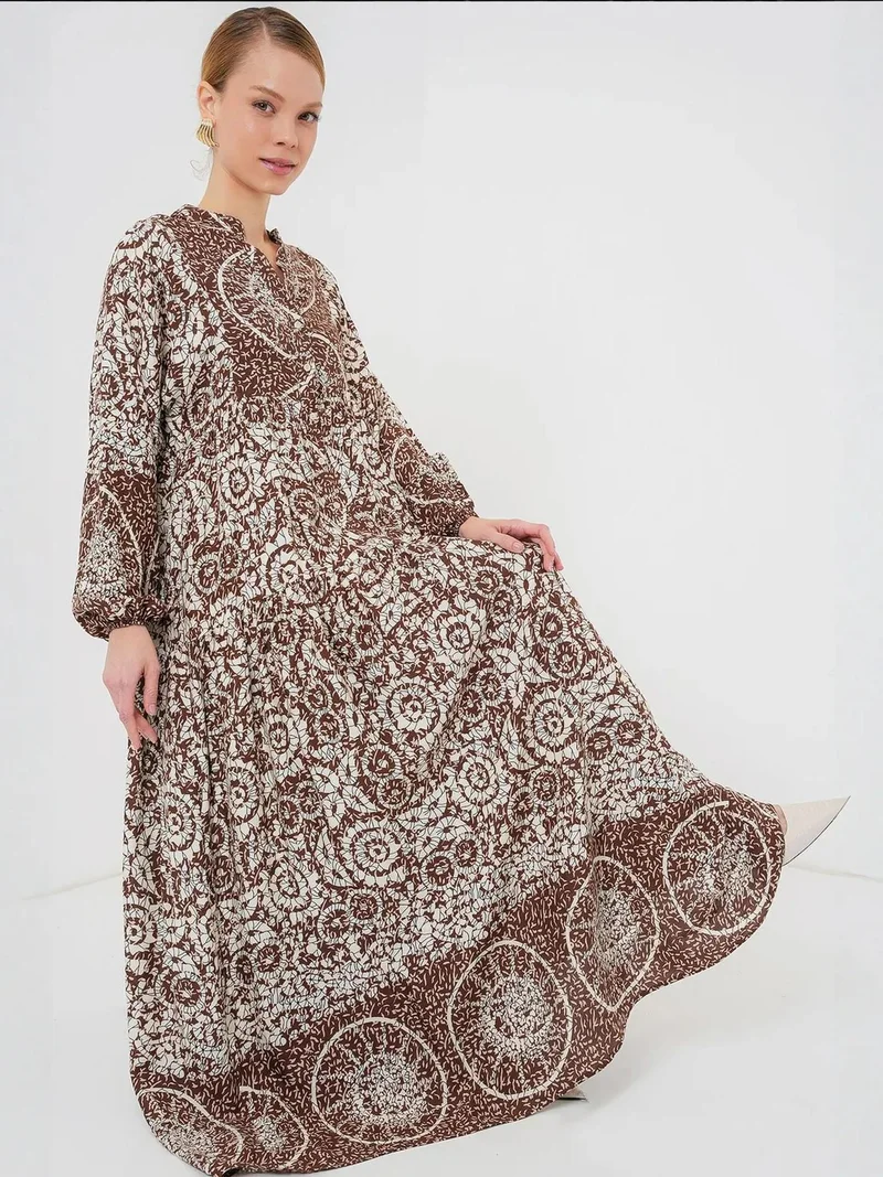 بيغ دارت فستان ماكسي بياقة على شكل حرف  بنقوش