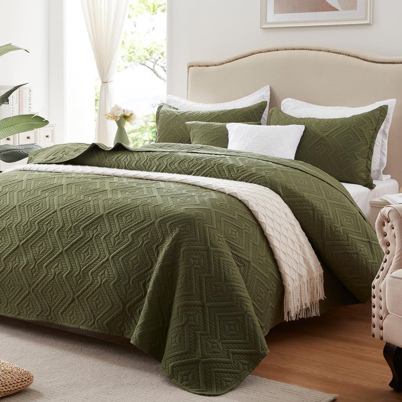 LEAONME FullQueen Quilt Set 3 Pieces Lightweight Olive Green Bedspread90x98 Soft Microfiber Summer QuiltCoverlet Luxurious Warm Bedding Sets for All Seasons Includes 1 Quilt 2 Shams