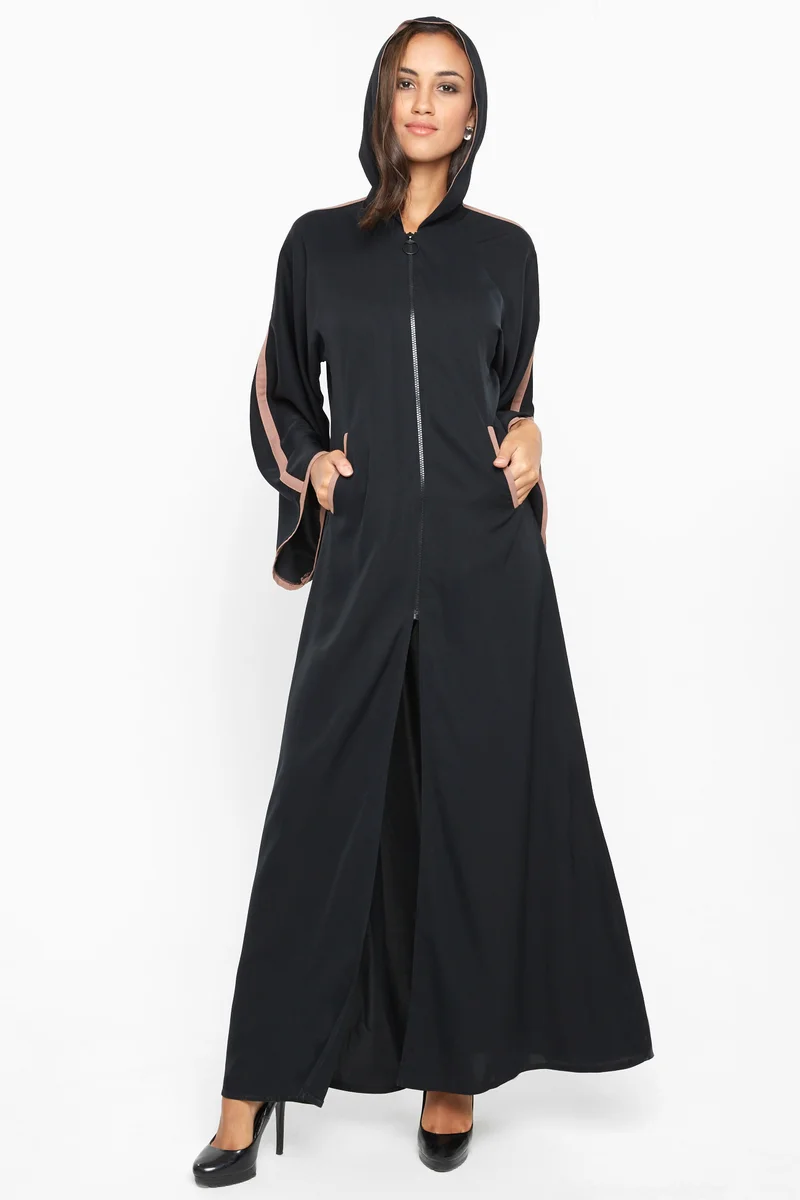 النخبة A casual sporty abaya with a hood and zipped closure with taupe stripe detail -AJ592A