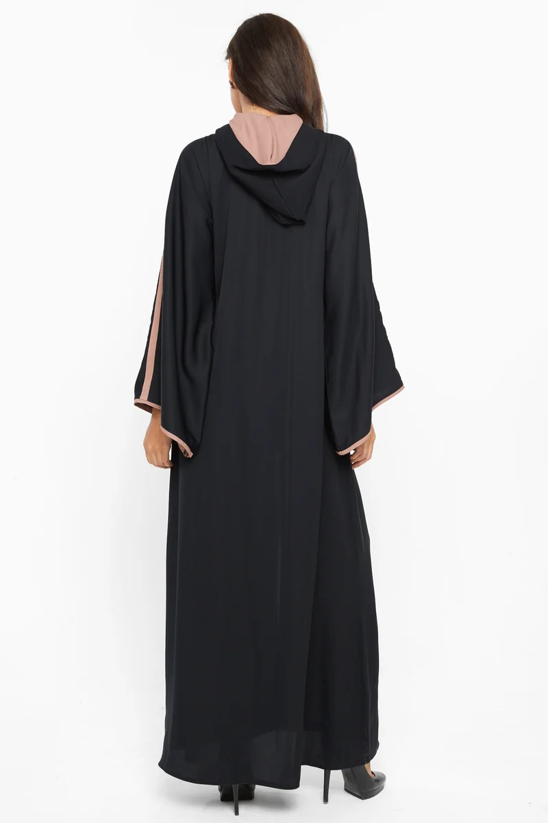 النخبة A casual sporty abaya with a hood and zipped closure with taupe stripe detail -AJ592A