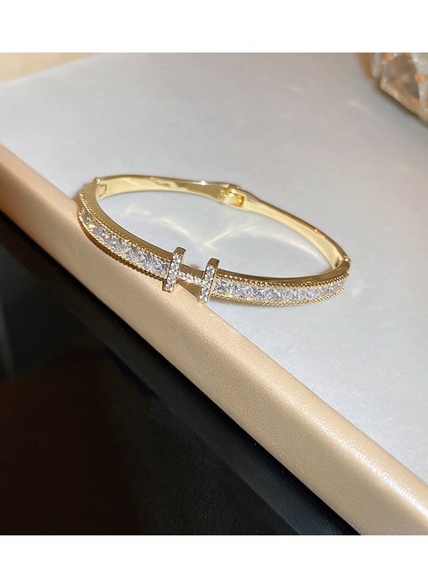 Compact And Stylish Minimalist Bracelet
