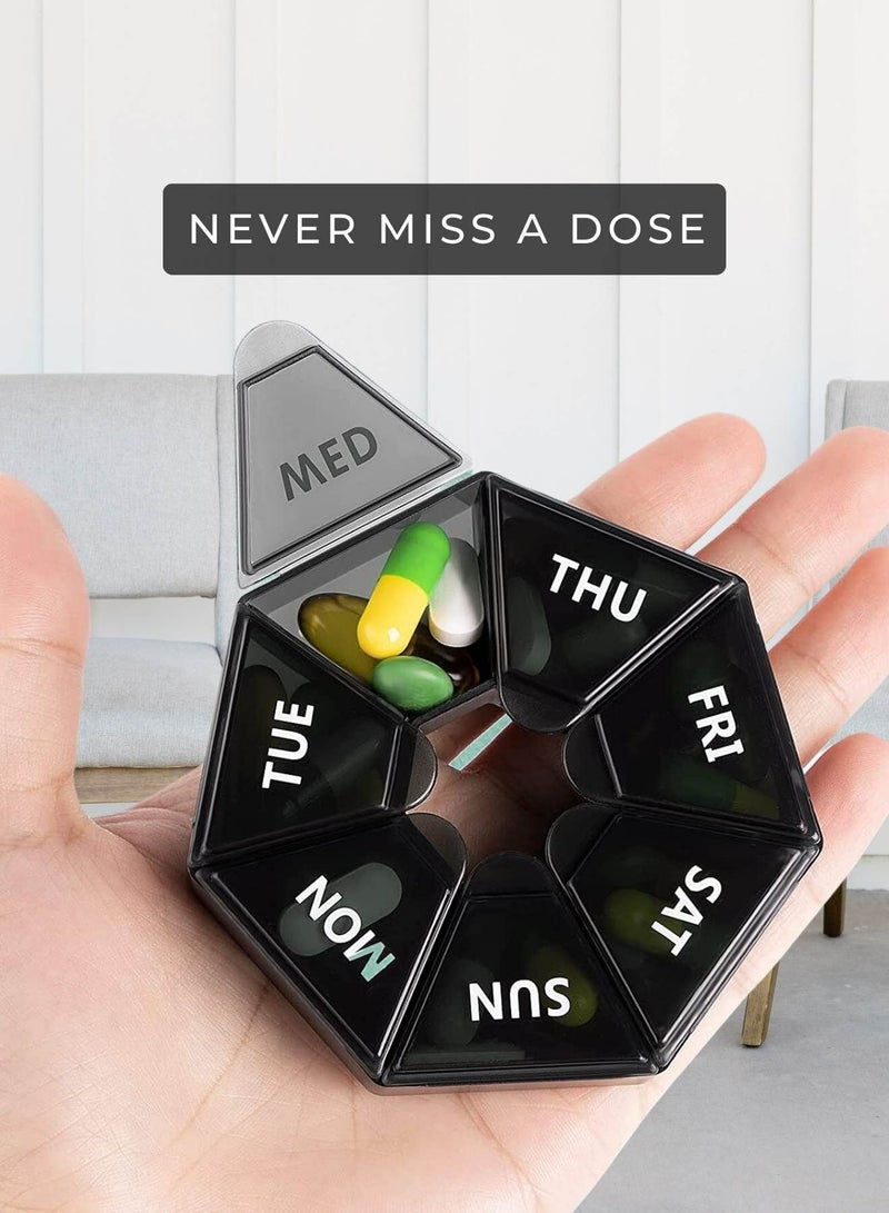 سورتيفي علبة حبوب أسبوعية لمدة 7 أيام باللون الأسود، لا تفوّت جرعتك أبدًا مع صندوق حبوب كبير، صيدلية محمولة في الجيب لأقراص الفيتامينات وكبسولات زيت السمك، تتسع لـ 10 حبات بحجم الأسبرين حزمة من 2 - Image 3