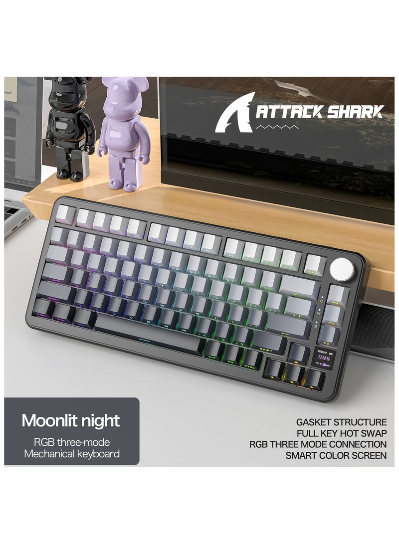 هجوم القرش لوحة مفاتيح الألعاب الميكانيكية اللاسلكية ATTACK SHARK X85Pro – قابلة للتبديل الساخن – تصميم مضغوط 75% – شاشة TFT ذكية مع مقبض معدني – اتصال ثلاثي (بلوتوث 5.1، لاسلكي 2.4GHz، سلكي USB-C) – إضاءة RGB – هيكل Gasket Mount – أغطية مفاتيح PBT – متوافقة مع الكمبيوتر، اللابتوب، ماك (ضوء القمر الأسود) - Image 1