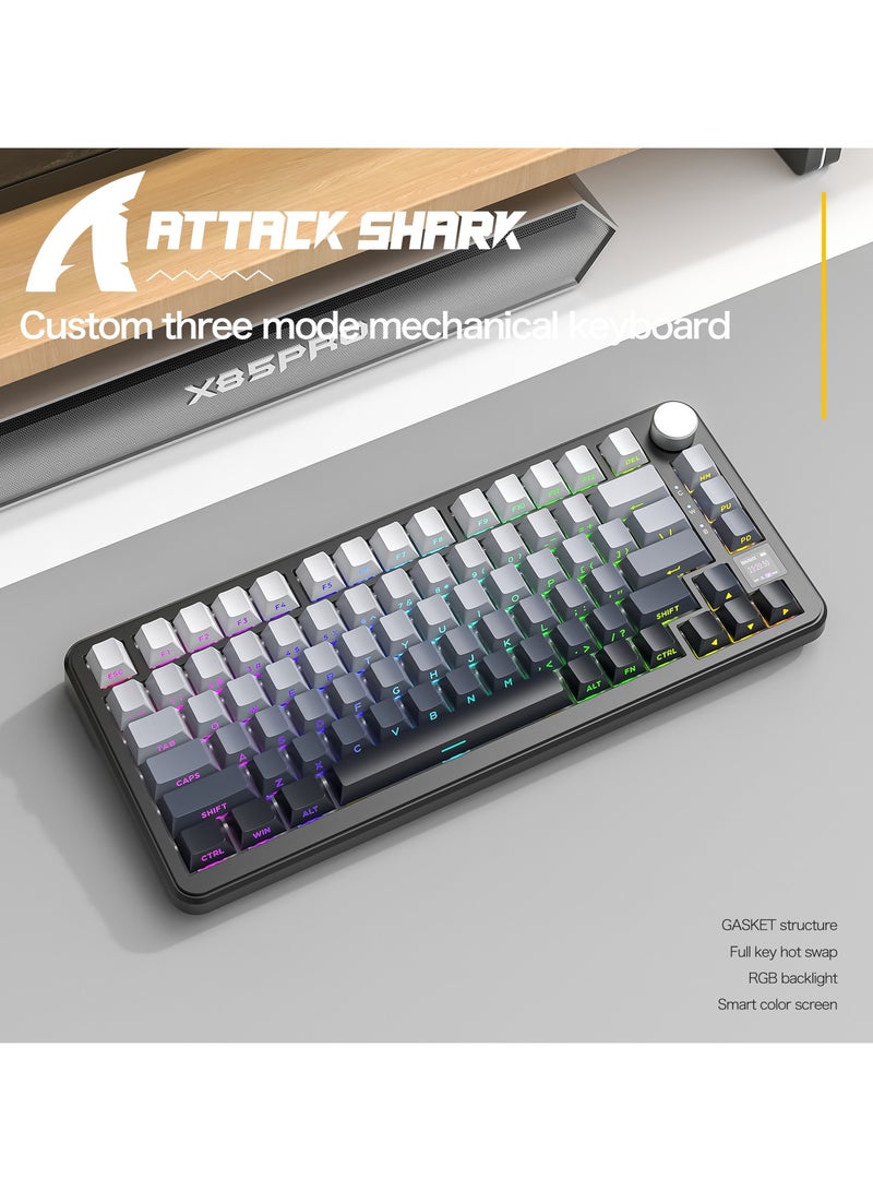 هجوم القرش لوحة مفاتيح الألعاب الميكانيكية اللاسلكية ATTACK SHARK X85Pro – قابلة للتبديل الساخن – تصميم مضغوط 75% – شاشة TFT ذكية مع مقبض معدني – اتصال ثلاثي (بلوتوث 5.1، لاسلكي 2.4GHz، سلكي USB-C) – إضاءة RGB – هيكل Gasket Mount – أغطية مفاتيح PBT – متوافقة مع الكمبيوتر، اللابتوب، ماك (ضوء القمر الأسود) - Image 3