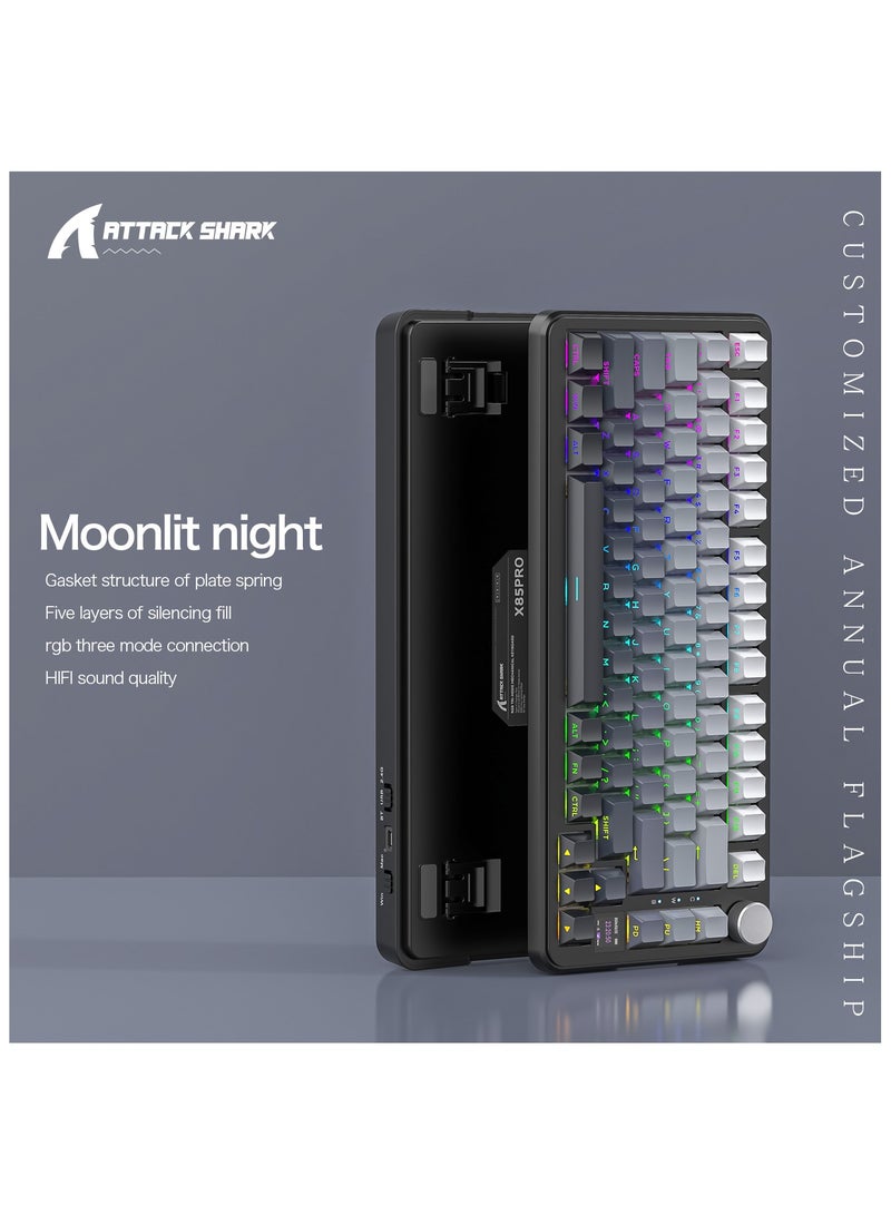 هجوم القرش لوحة مفاتيح الألعاب الميكانيكية اللاسلكية ATTACK SHARK X85Pro – قابلة للتبديل الساخن – تصميم مضغوط 75% – شاشة TFT ذكية مع مقبض معدني – اتصال ثلاثي (بلوتوث 5.1، لاسلكي 2.4GHz، سلكي USB-C) – إضاءة RGB – هيكل Gasket Mount – أغطية مفاتيح PBT – متوافقة مع الكمبيوتر، اللابتوب، ماك (ضوء القمر الأسود) - Image 4