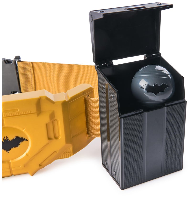 DC Comics Batman, Gear-Up Utility Belt, Batarangs and Smoke Pellets Super Hero Costume Accessories, Kids Roleplay Toys for Boys and Girls Ages 4+ - Image 5