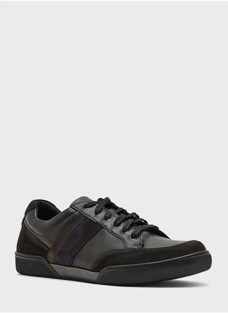 سي سي سي Casual Low Top Sneakers