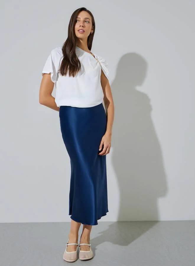 Styli White Short Sleeve Knit Top with Pin Detail