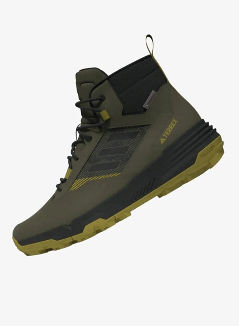 اديداس حذاء مشي شتوي من الجلد متوسط الارتفاع