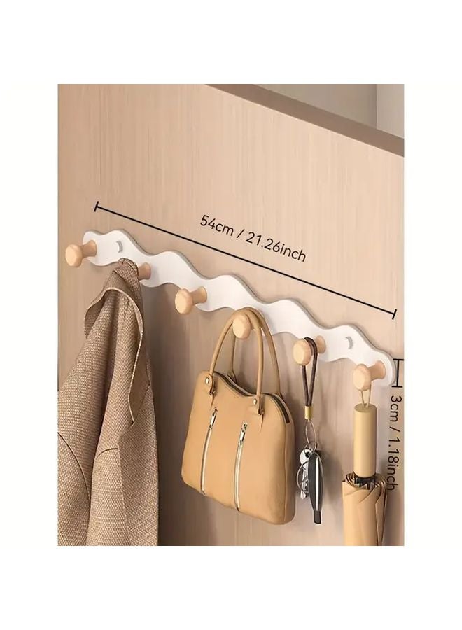 ستة خطاطيف مثبتة على الحائط لتعليق الملابس في منطقة المدخل - Image 1