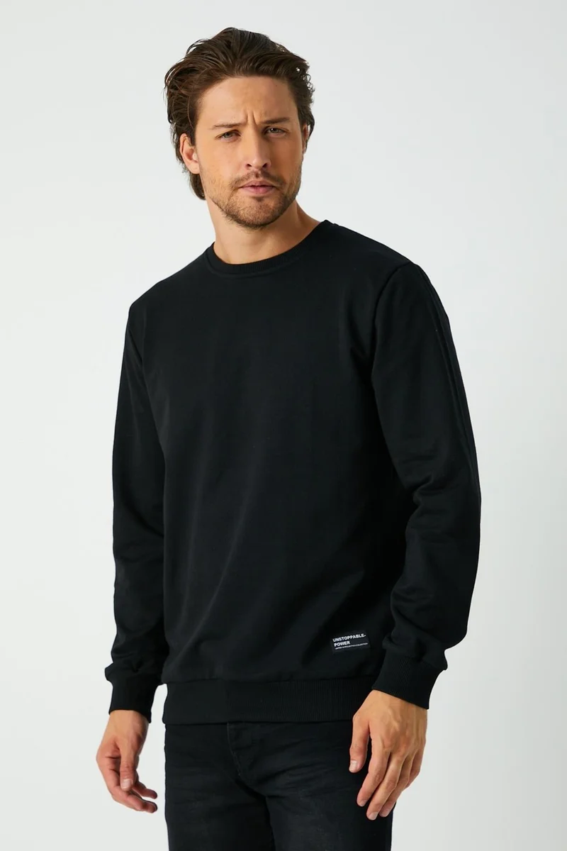 ميتاليك Men's Black Basic Crew Neck Sweatshirt