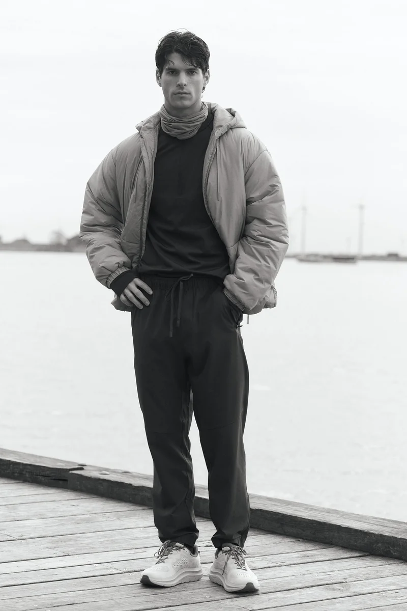 اتش اند ام بنطلون رياضي مع نسيج دراي موف