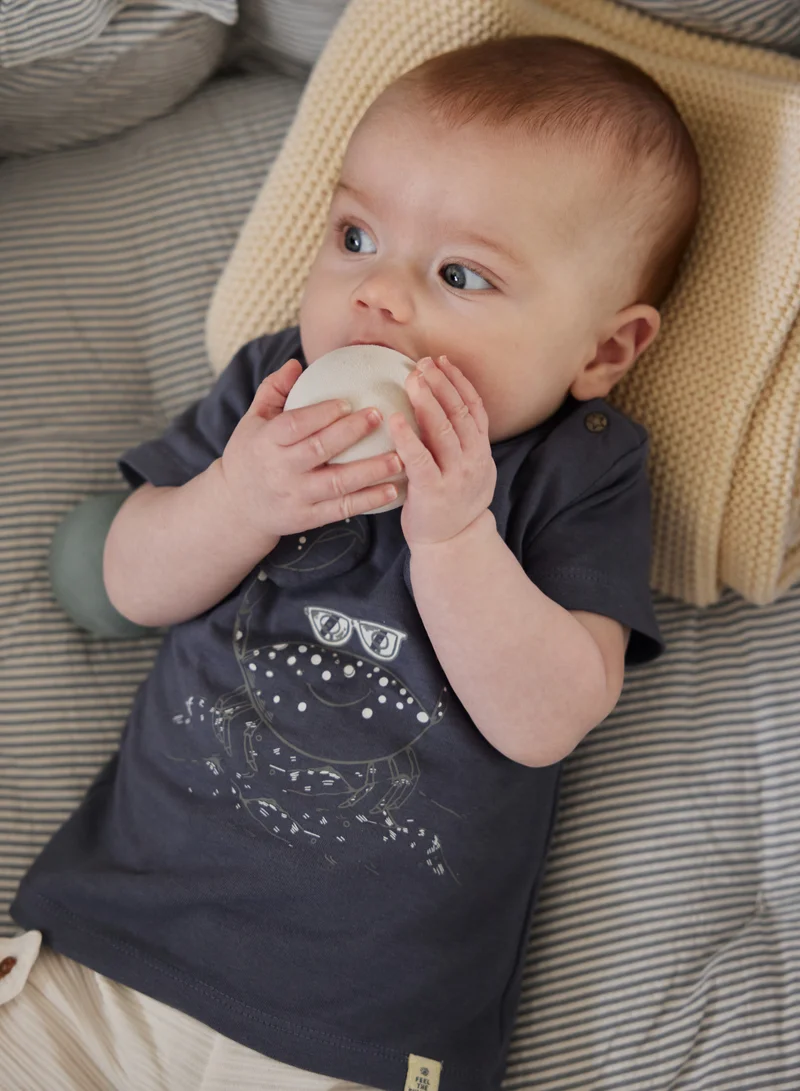 Dirkje Dirkje Boys Set - Short sleeve Interactive T-Shirt & White Cargo shorts in textured fabric