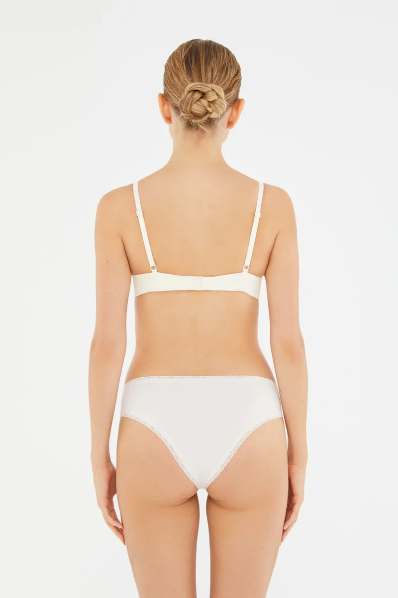 داجي Ecru 5137KC 2-Piece Accessory Detailed Brazilian