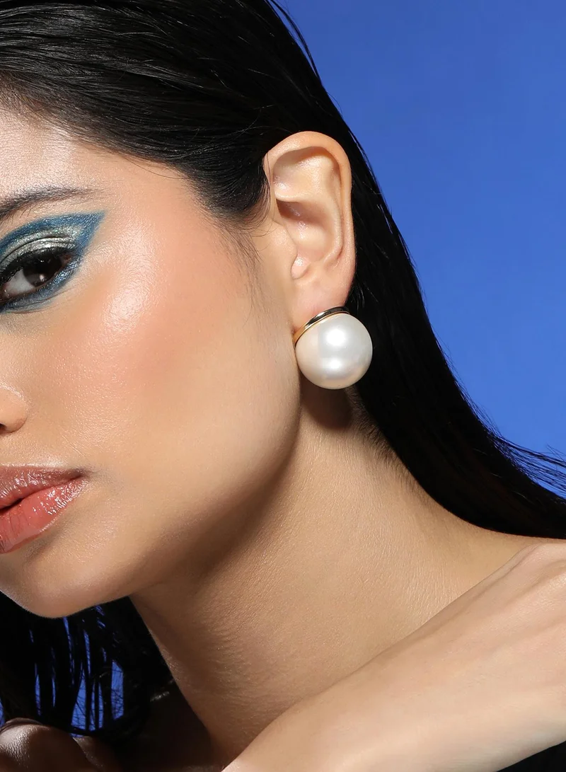 Sohi  Women The Chunky-Jacqueline Stud Earrings | Pearl White & California Gold Colour | One-Size | Artificial Pearl Alloy Material | Push Back Closure | Earrings For Casual & Evening Wear for Women | Best Price UAE