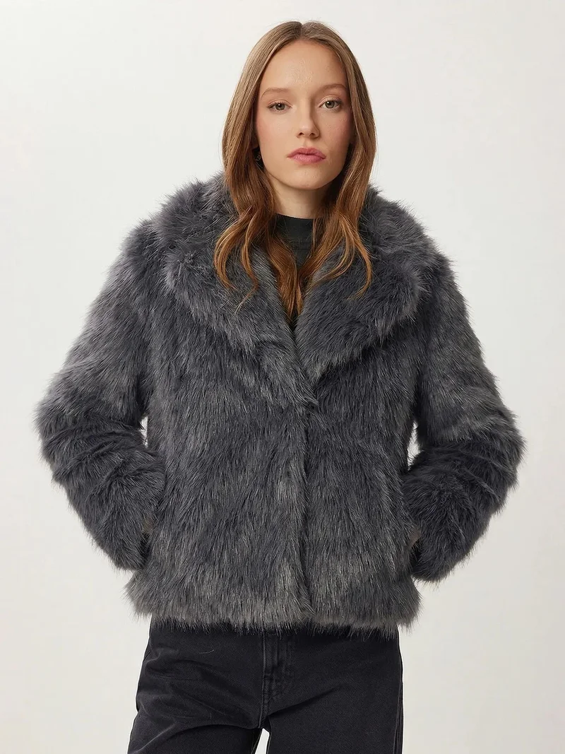 السعادة في إسطنبول ISTANBUL Faux Fur Shawl Collar Jacket