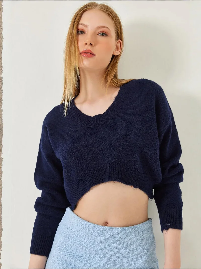 Bianco Lucci LUCCI Textured V-Neck Loose-Fit Crop Knit Top