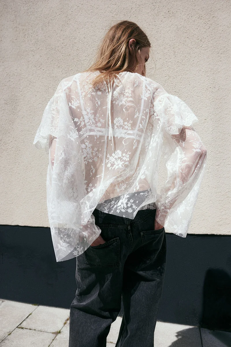 اتش اند ام Flounce-trimmed lace blouse