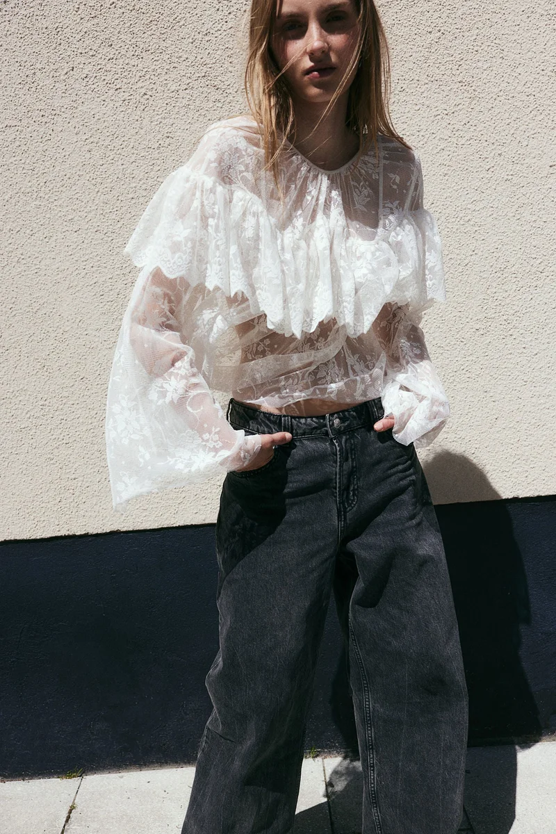 اتش اند ام Flounce-trimmed lace blouse