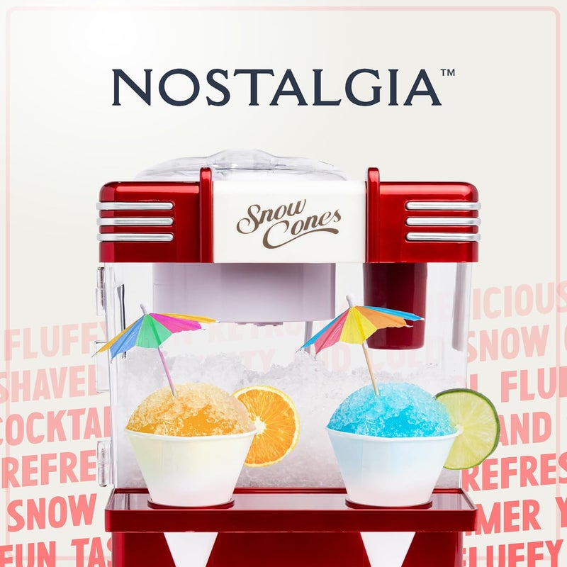 Nostalgia آلة الثلج المجروش لصنع مخروط الثلج - آلة سلاشية عتيقة للسطح الطاولة تصنع 20 حلوى مثلجة - تشمل 2 كوب بلاستيكي قابل لإعادة الاستخدام ومغرفة ثلج - أحمر عتيق - Image 5