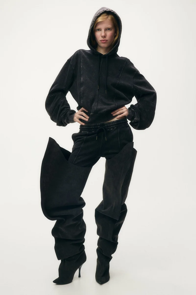 اتش اند ام هودي بتفاصيل مزخرفة