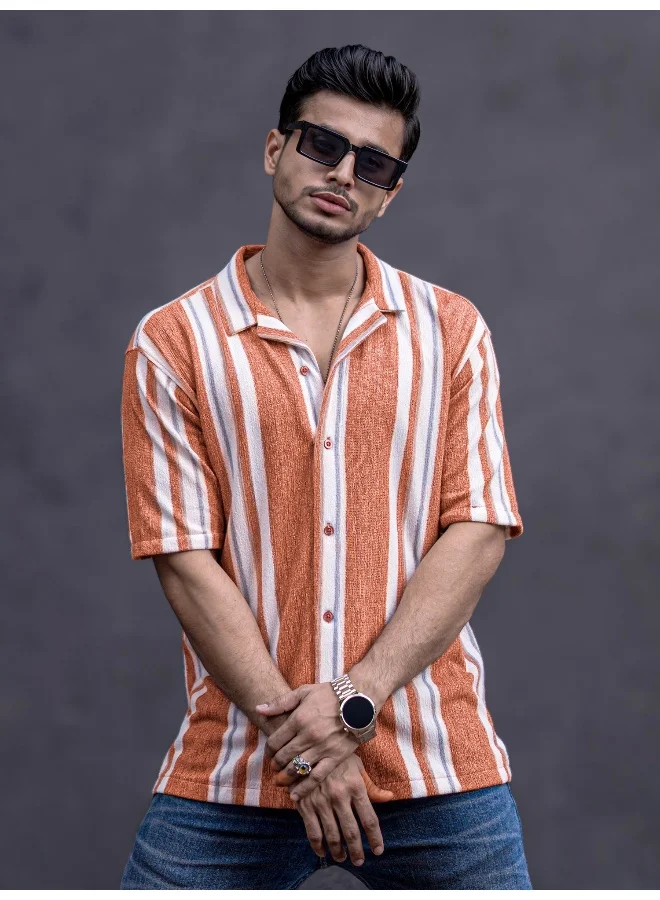 مانياك قميص رجالي مقاس كبير بأكمام ثلاثة أرباع وياقة مخططة بلون الصدأ من الجاكار