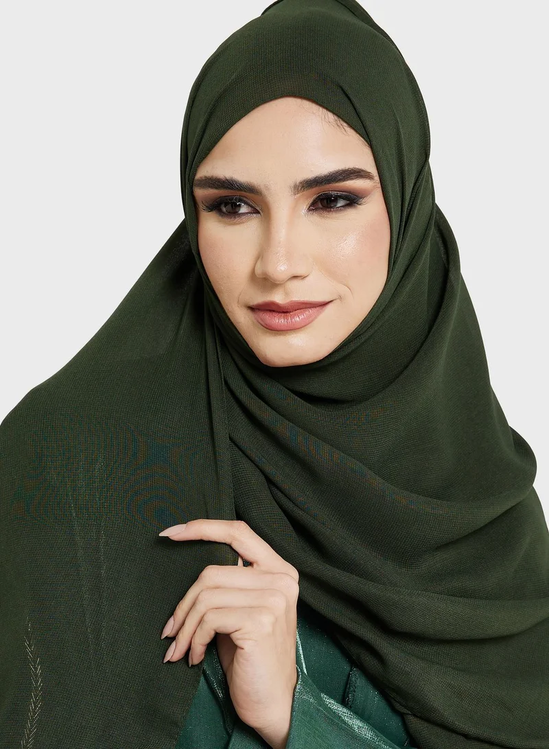خزانة عباية مع فستان داخلي