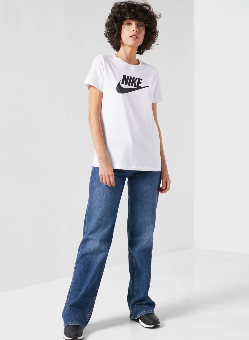 Nike Essential Futura Icon T-Shirt