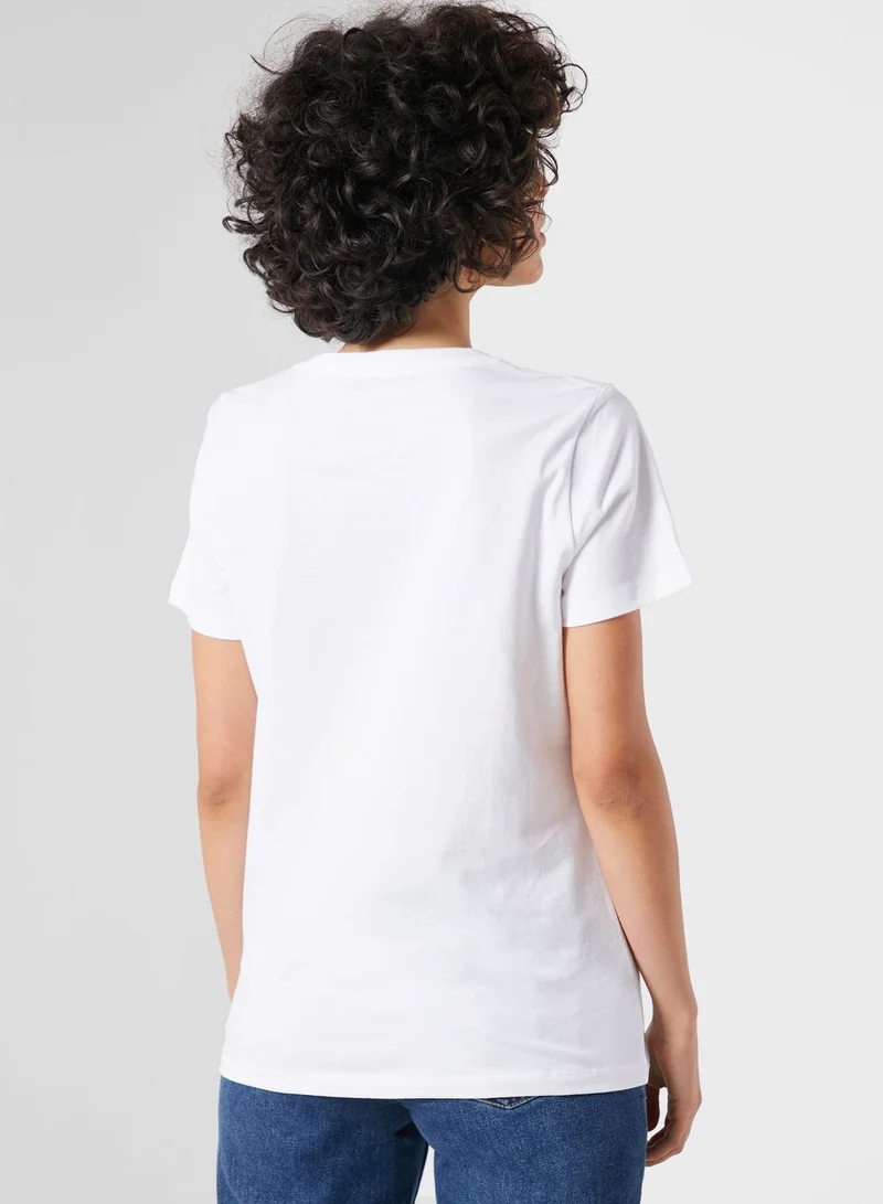 Nike Essential Futura Icon T-Shirt