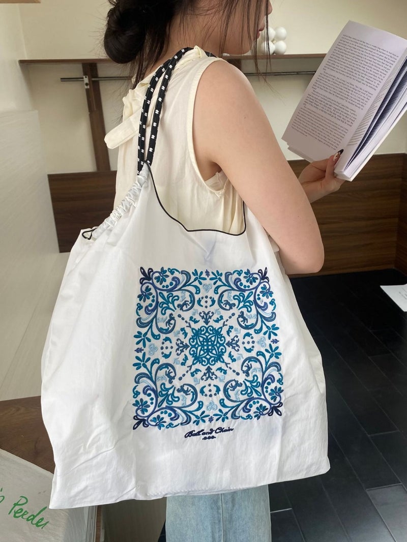 China Trendy Brand Embroidered All-Match White Large Capacity Shopping Bag Oxford Bag Embroidered Nylon Shopping Bag Portable - Image 2
