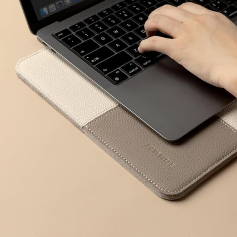 حافظة كمبيوتر محمول مقاس 13 بوصة لجهاز MacBook Air وPro، مصنوعة من الجلد الطبيعي باللون الكريمي والرمادي، وملاءمة دقيقة مع حماية مبطنة - Image 5