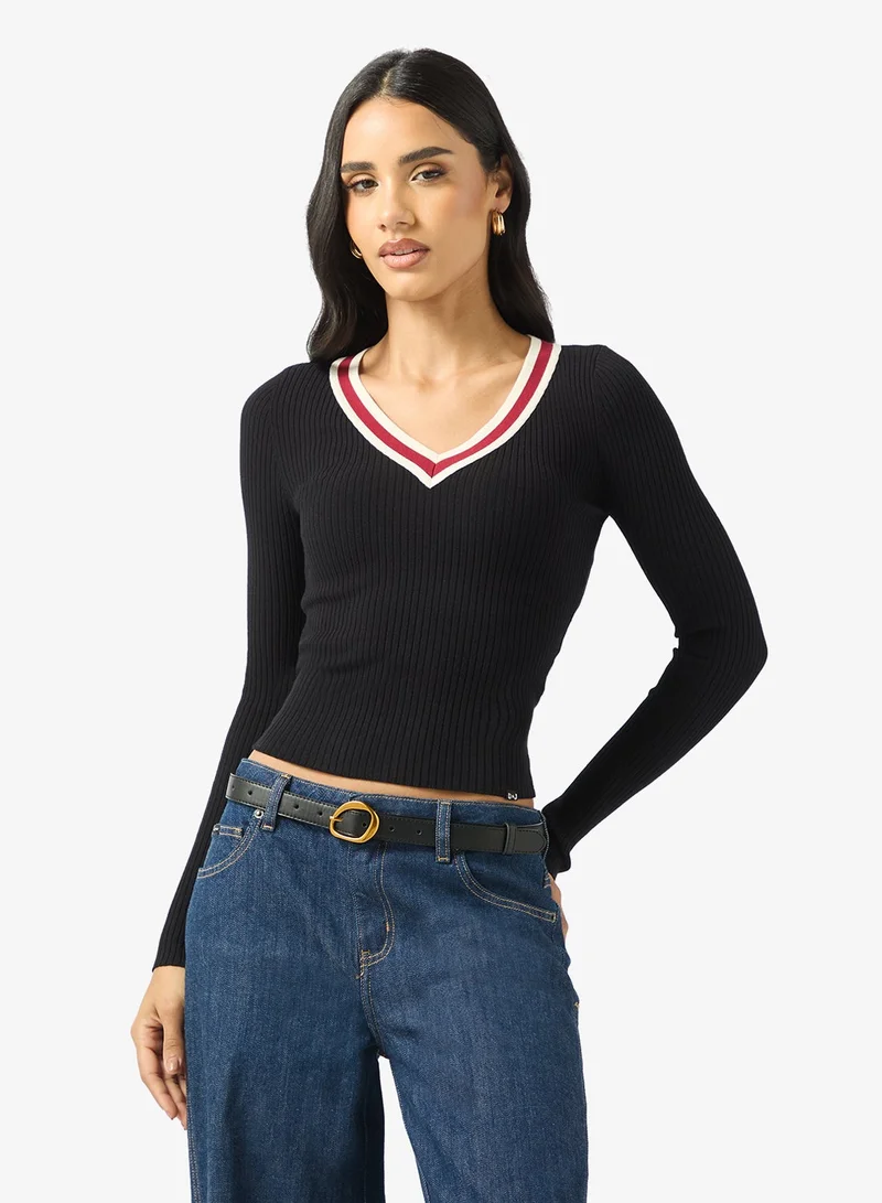 جيس جينز كنزة بياقة على شكل حرف  وأكمام طويلة مضلعة