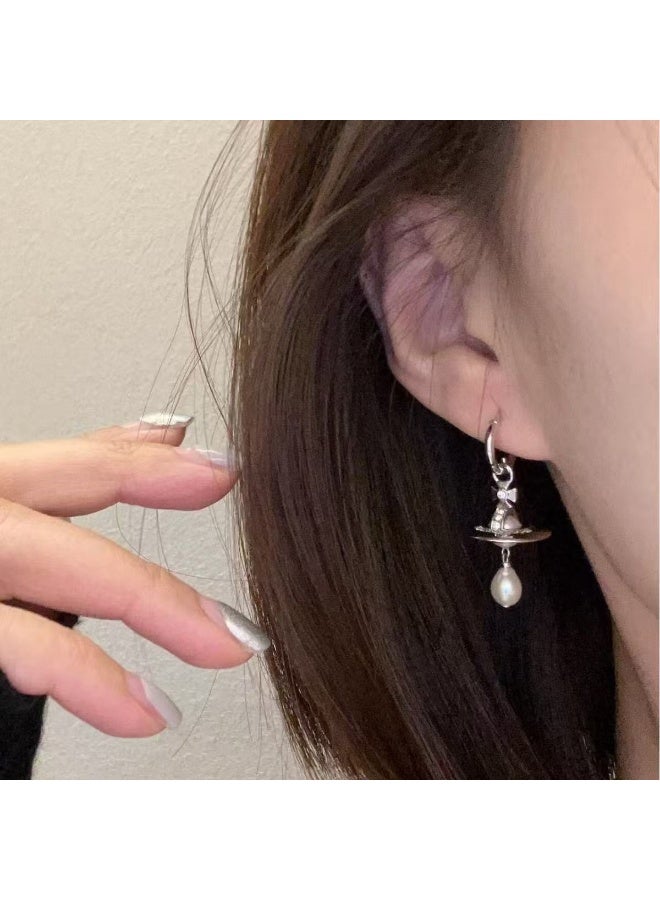 فيفيان ويستوود أقراط فضية على شكل لؤلؤة باروكية ثلاثية الأبعاد على شكل طبق طائر أقراط زحل - Image 3