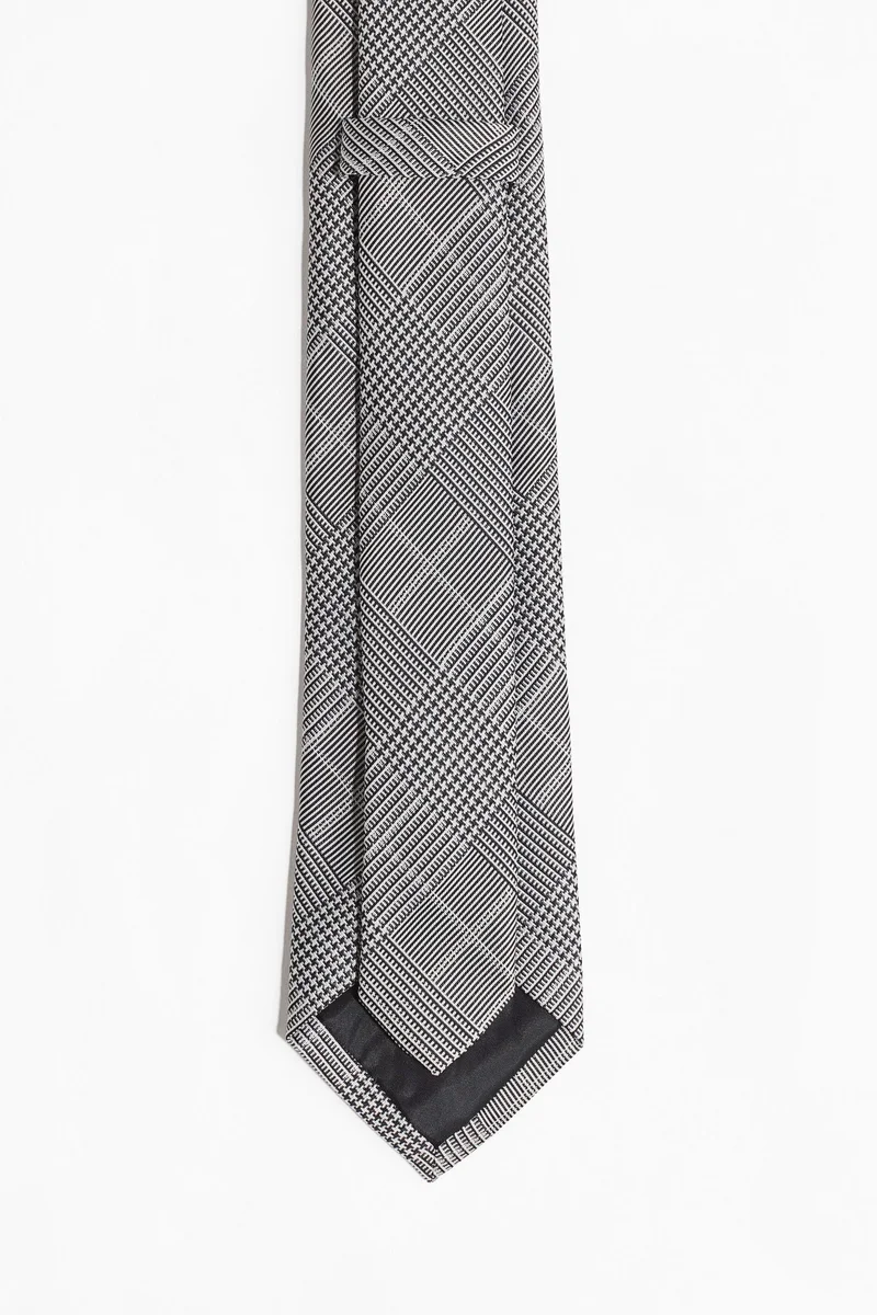 اتش اند ام ربطة عنق مزيّنة بنقوش