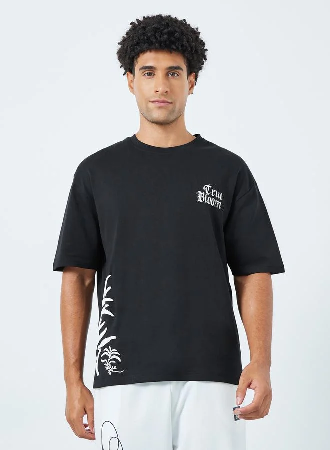 Styli Men Leaf Graphic Print Oversized T-Shirt