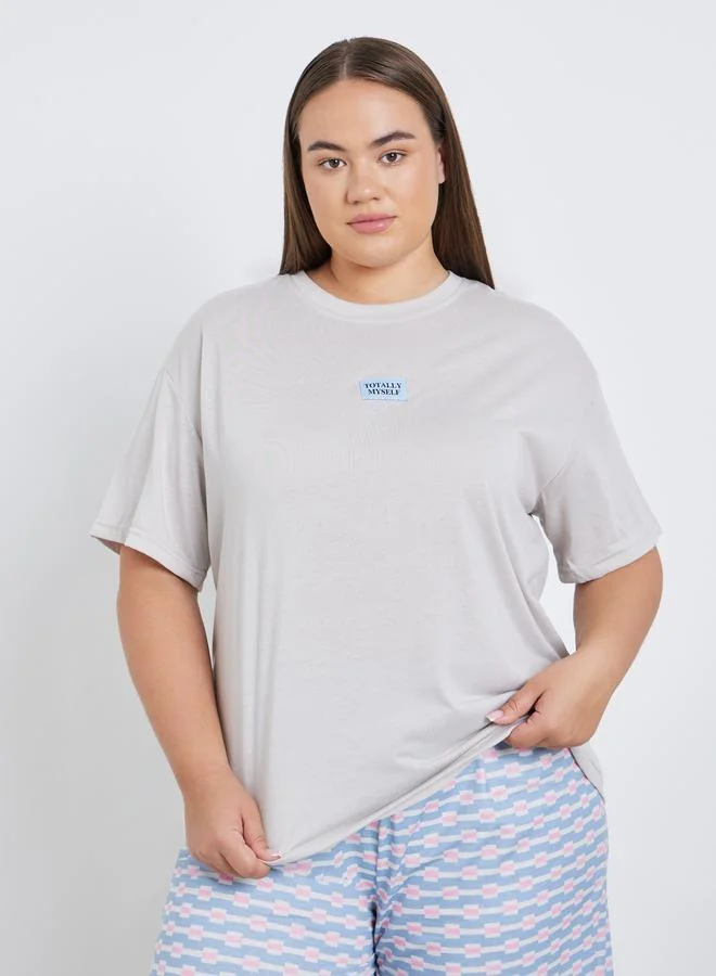 ستايلي طقم من بنطال بيجاما وتيشيرت بمقاس كبير