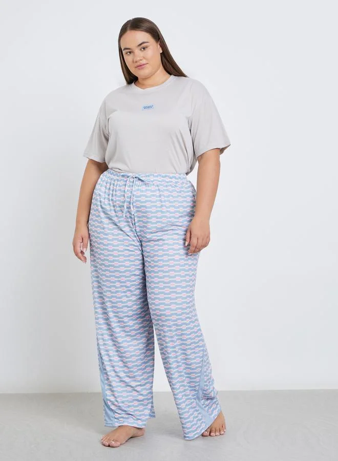 ستايلي طقم من بنطال بيجاما وتيشيرت بمقاس كبير