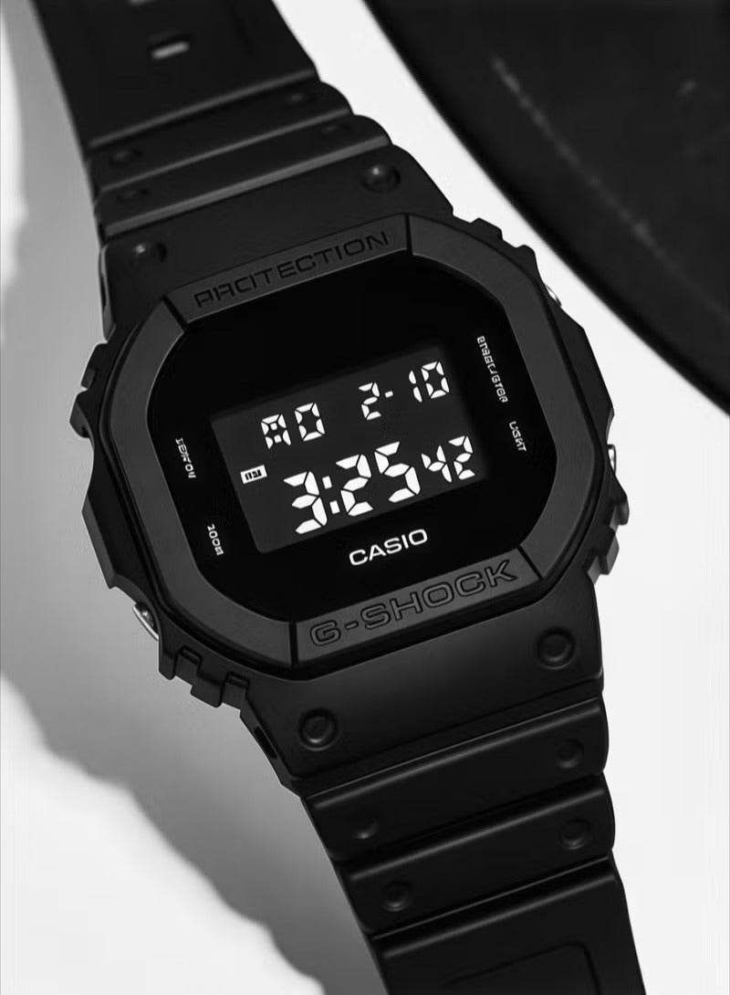 شوك ساعة كاسيو جي شوك للرجال مربعة رقمية بمينا سوداء DW-5600BB-1 - Image 4
