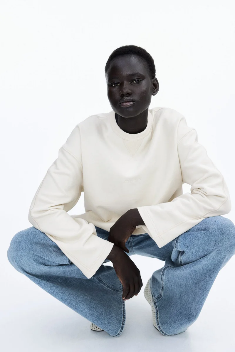 اتش اند ام سويت شيرت مزين بتطريز عبارة