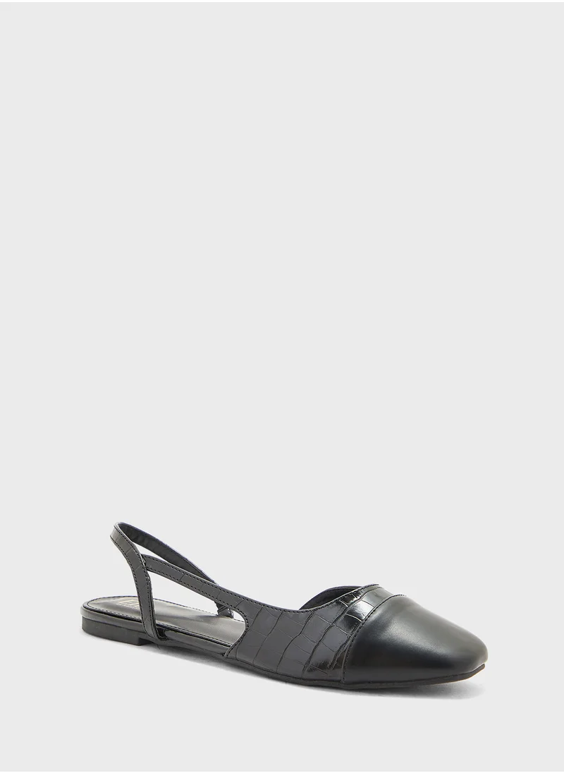 ايلا Contrast Toe Flat Shoe