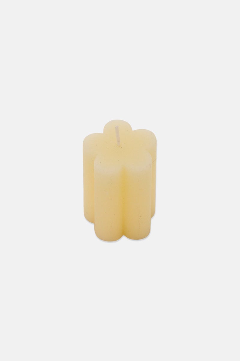 Muy Mucho Floral Shape Daisy Candle - Image 2